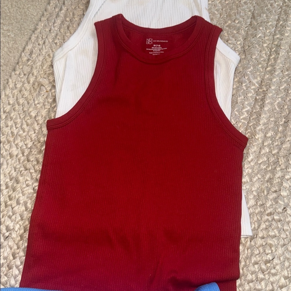 Athletic lot of Tank Tops - Picture 4 of 5